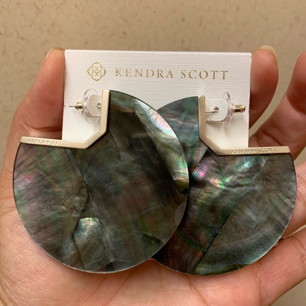 KENDRA SCOTT Kai Shell Disc Earrings Black/Silver